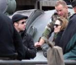 Angelina Jolie accompagnée de Brad Pitt sur le tournage de sa première réalisation à Esztergom près de Budapest en Hongrie, le 10 novembre 2010