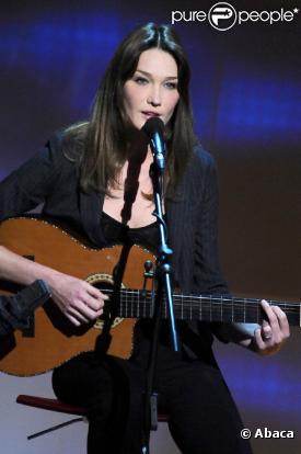 Carla Bruni était l'invitée surprise de Marc Lavoine lors de la grande soirée du Prix Constantin 2010, le 12 novembre, dont il présidait le jury.