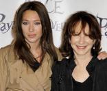 La ravissante Laura Smet, ici avec sa maman Nathalie Baye, fête ses 27 ans le 15 mars 2010.