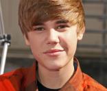 Dans une interview accordée au quotidien britannique  The Guardian , Justin Bieber parle des problèmes de drogue et d'alcool rencontrés par sa maman avant sa naissance.