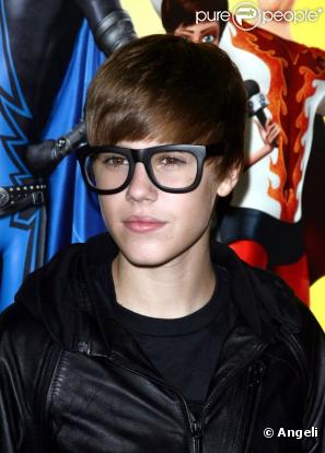 Dans une interview accordée au quotidien britannique  The Guardian , Justin Bieber parle des problèmes de drogue et d'alcool rencontrés par sa maman avant sa naissance.