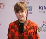 Dans une interview accordée au quotidien britannique  The Guardian , Justin Bieber parle des problèmes de drogue et d'alcool rencontrés par sa maman avant sa naissance.