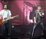 Jean-Jacques Goldman et Eddy Mitchell, pour le concert des Enfoirés en 1989.<br />