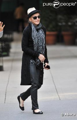 Madonna se rend à un centre de la Kabbale à New York le 30 octobre 2010.