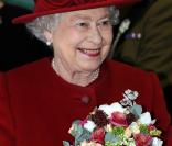 En visite à Sheffield avec son époux jeudi 18 novembre, la reine ELizabeth II a été acclamée pour le mariage à venir du prince William, et a donné virtuellement le coup d'envoi d'un gros chantier.