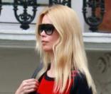 Claudia Schiffer à la sortie d'école de ses enfants, à Londres le 23 novembre 2010.