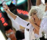  Lady Gaga au pied du Rockefeller Center à New York, pour le Today show, le 9 juillet 2010   
