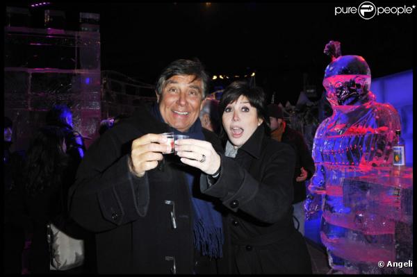 Jean-Pierre Foucault et Liane Foly trinquent à l'inauguration du village de Noël, à Paris, le mercredi 24 novembre 2010.