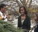 Michelle, Sasha et Malia Obama réceptionnent le sapin de Noël de la Maison Blanche. 26/11/2010