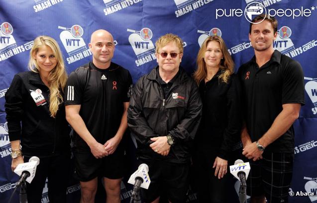 Anna Kournikova, Andre Agassi, Sir Elton John, Steffi Graf et  et Jan-Michael Gambill lors du WTT Smash Hits à Washington en novembre 2010