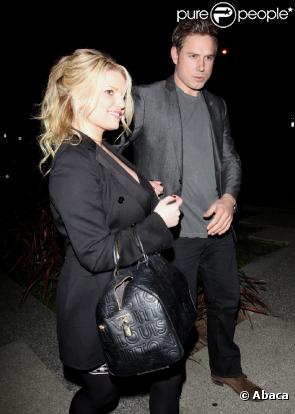 Jessica Simpson et son fiancé Eric Johnson sortent d'un anniversaire à West Hollywood, le 3 décembre 2010