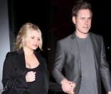 Jessica Simpson et son fiancé Eric Johnson sortent d'un anniversaire à West Hollywood, le 3 décembre 2010