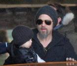 Brad Pitt à Venise en février 2010 avec Knox 