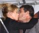 Après 14 ans de mariage, l'acteur espagnol Antonio Banderas embrasse toujours aussi fougeusement sa belle blonde, l'actrice Mélanie Griffith! 