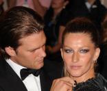  Mariés depuis un an, le top model Gisele Bündchen et son très charmant quarterback Tom Brady sont les heureux parents d'un petit Benjamin. 