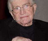 Le scénariste et réalisateur américain Blake Edwards reçoit en 2004 un Oscar d'honneur, en reconnaissance de son oeuvre extraordinaire pour le cinéma.