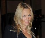 Estelle Lefébure, 44 ans, a donné naissance le 29 novembre, à un garçon, Giuliano, dont le père est son compagnon Pascal. Elle a également deux filles, Ilona, 15 ans, et Emma, 13 ans, nées de son idylle avec David Hallyday.﻿