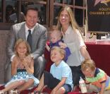 Le 11 janvier est né le quatrième enfant de la star hollywoodienne Mark Wahlberg et de sa femme Rhea Durham. L'enfant est nommée Margaret Grace. Et l'acteur s'apprête à être papa pour la cinquième fois !﻿