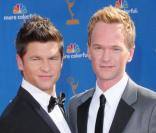 Neil Patrick Harris, le fameux Barney de How I Met Your Mother, a accueilli en octobre un garçon et une fille avec son compagnon David Burtka. Ils avaient fait appel à une mère porteuse.﻿