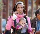 La sculpturale Padma Lakshmi, ex-femme de Salman Rushdie, a donné naissance à son premier enfant avec l'homme d'affaires Manu Nathan, une fille prénommée Krishna Thea, le 20 février.﻿