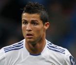 Cristiano Ronaldo a annoncé le 3 juillet qu'il était devenu papa d'un garçon. L'enfant, nommé Cristiano Ronaldo Junior est né de mère anonyme et le footballeur en a la garde exclusive avec sa mère et ses soeurs. ﻿