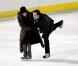 Jim Carrey fait du patin sur glace avec Carla Gugino, en plein tournage de Mr Popper's Penguins, à Central Park, à New York le 3 décembre 2010