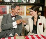 Une image du film Gigola avec thierry Lhermitte et Lou Doillon 