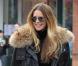 Elle Macpherson : En vacances à la montagne, elle continue de faire le show !
