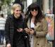 Ashlee Simpson fait son shopping de Noël le 23 décembre 2010 avec une amie à Hollywood