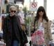Ashlee Simpson fait son shopping de Noël le 23 décembre 2010 avec une amie à Hollywood