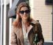 Kate Walsh fait son shopping de Noël le 23 décembre 2010 chez Kate Somerville à Los Angeles