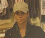 Halle Berry fait son shopping de Noël pour sa petite Nahla le 22 décembre 2010 à Los Angeles<br />