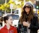 Kate Beckinsale : entourée de son mini-sosie et de son homme, elle rayonne !