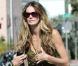 Elle Macpherson s'offre un week-end ensoleillé à Miami, le 11 décembre 2010.