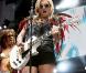 Kesha en concert en 2010 : à part quelques accessoires et du maquillage, pas de folies costumières. Avec elle, c'est la fureur rock lâchée dans le cirque dance-pop qui lui sert de seconde peau.