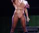 Rihanna sur scène en 2010 : des looks urbains, souvent "agressifs" mais peu encombrés de fioritures, efficaces. La chevelure de la Barbadienne est son principal accessoire.