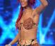 Rihanna sur scène en 2010 : des looks urbains, souvent "agressifs" mais peu encombrés de fioritures, efficaces. La chevelure de la Barbadienne est son principal accessoire.