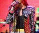 Rihanna sur scène en 2010 : des looks urbains, souvent "agressifs" mais peu encombrés de fioritures, efficaces. La chevelure de la Barbadienne est son principal accessoire.