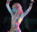 Shakira sur scène en 2010 : tout est bon pour mettre en valeur les courbes et le déhanché de la bomba latina. Hips don't lie !