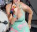 Katy Perry sur scène en 2010 : des robes étriquées, des couleurs flashy, tout un univers bubble-gum explosif garanti sans édulcorants !