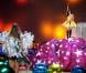 Katy Perry sur scène en 2010 : des robes étriquées, des couleurs flashy, tout un univers bubble-gum explosif garanti sans édulcorants !