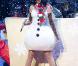 Katy Perry sur scène en 2010 : des robes étriquées, des couleurs flashy, tout un univers bubble-gum explosif garanti sans édulcorants !