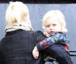 Gwen Stefani, son mari Gavin Rossdale et leurs enfants rendent visite à des amis à Lakewood, le 2 janvier 2011.