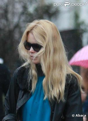 Claudia Schiffer et son fils à la sortie de l'école, le 6 janvier 2011.