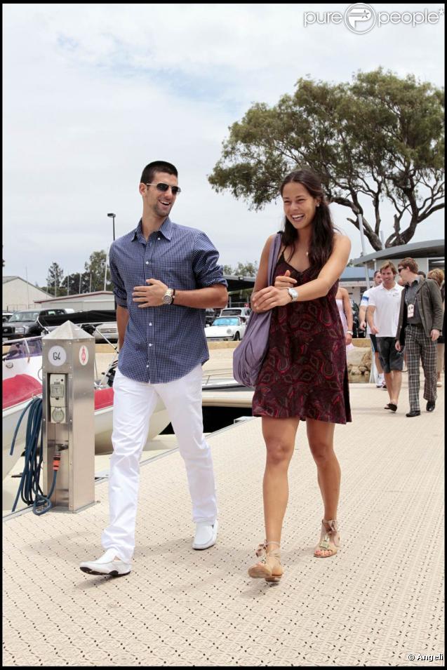 Ana Ivanovic et Novak Djokovic se détendent, le 5 janvier 2011, à Perth, en marge de la Hopman Cup. Quelques heures plus tard, la paire devra renoncer à jouer la finale, la belle Ana étant blessée.