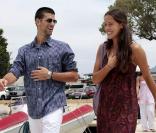 Ana Ivanovic et Novak Djokovic se détendent, le 5 janvier 2011, à Perth, en marge de la Hopman Cup. Quelques heures plus tard, la paire devra renoncer à jouer la finale, la belle Ana étant blessée.