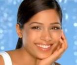 Freida Pinto, égérie L'Oréal pour le produit  go 360° Clean.