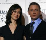 Olga Kurylenko et Daniel Craig posent pour  Quantum of Solace , sorti en salles le 31 octobre 2008.