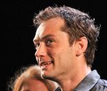 Jude Law sur scène dans  Hamlet , à Londres, le 6 octobre 2009