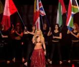 Shakira interprète  Waka Waka  sur la scène des NRJ Music Awards  2011, samedi 22 janvier.